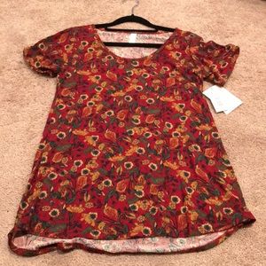 LuLaRoe Red patterned Classic T